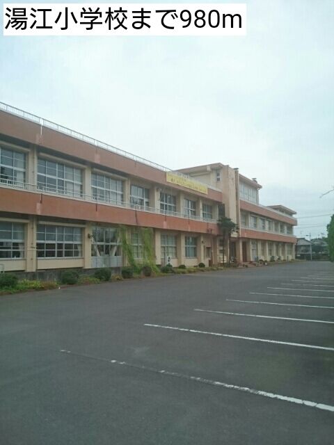 近くの湯江小学校まで980m(徒歩13分)