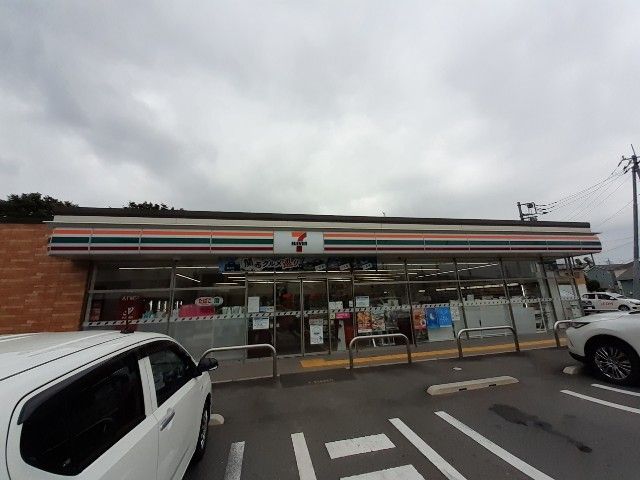 近くのコンビニまで220m（徒歩3分）