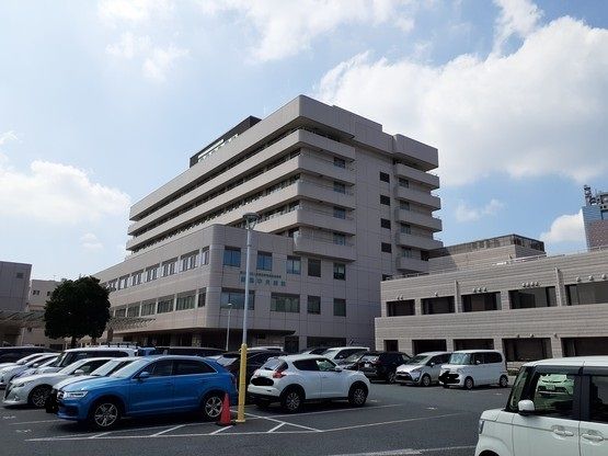 近くの病院まで1,300m（徒歩17分）