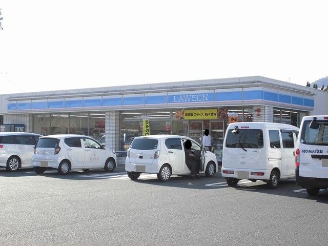 近くのローソン福山第一病院前店まで210m（徒歩3分）