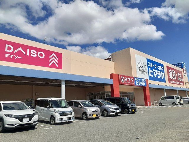 近くのロッシュコート様まで1,200m（徒歩15分）