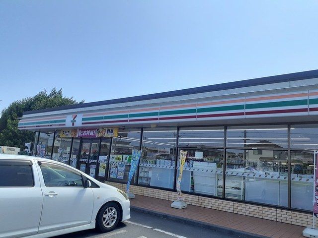 近くのコンビニまで200m（徒歩3分）