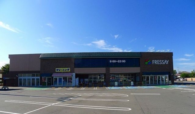 近くのスーパーまで450m（徒歩6分）