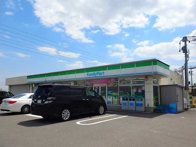 近くのファミリーマート桑名東インターまで550m（徒歩7分）