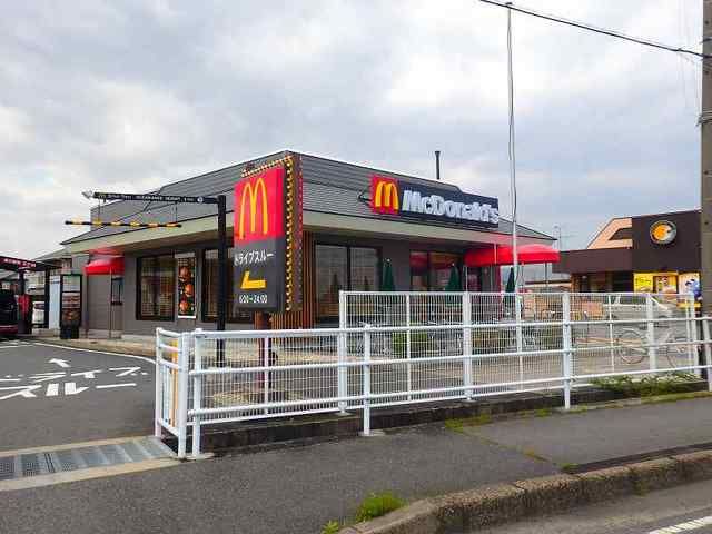近くのマクドナルド桑名東インター店まで750m（徒歩10分）