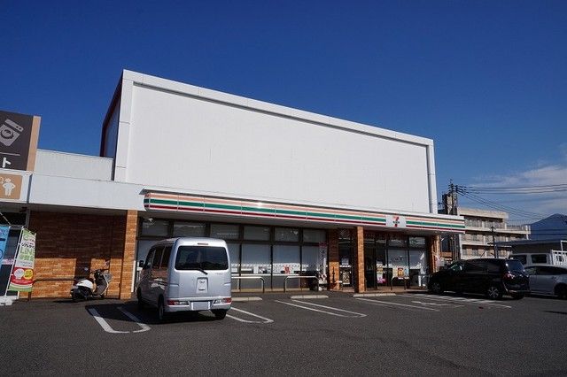 近くのセブンイレブン直方知古店まで250m(徒歩4分)