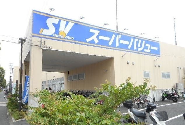 近くのスーパーバリューまで820m（徒歩11分）