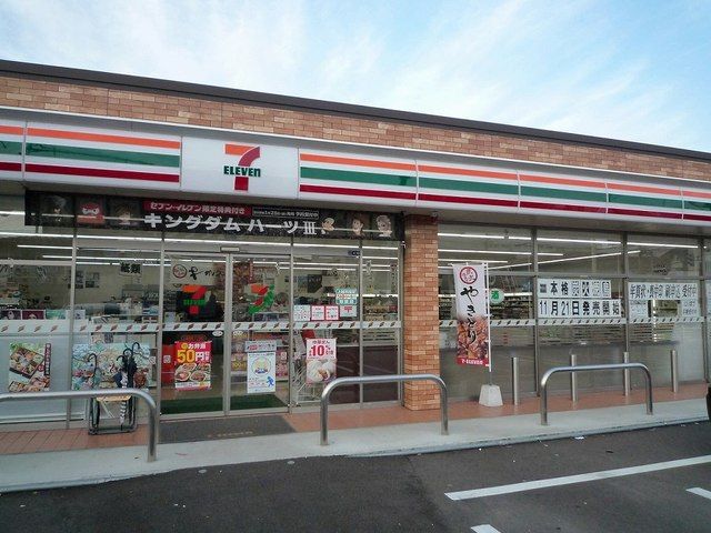 近くのセブンイレブン上越本町７丁目店まで500m（徒歩7分）