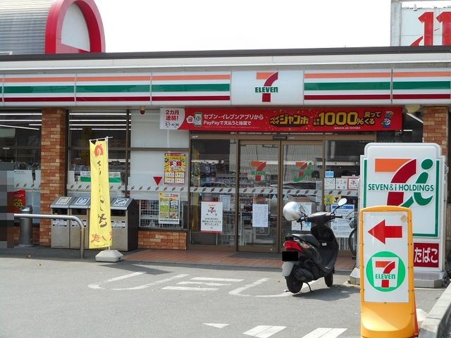 近くのセブンイレブン健軍本町店まで450m（徒歩6分）