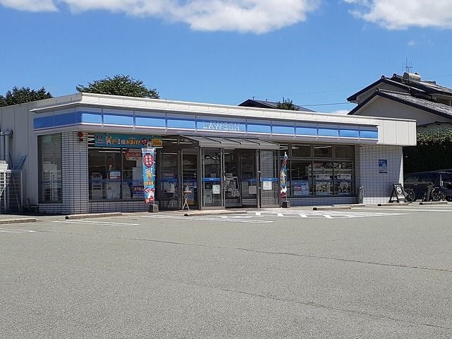 近くのローソン阿蘇高森店まで180m（徒歩3分）