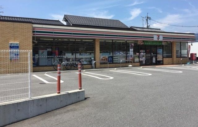 近くのセブンイレブンまで350m(徒歩5分)