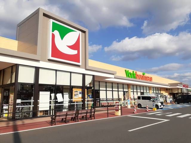 近くのヨークベニマル金屋店まで500m（徒歩7分）