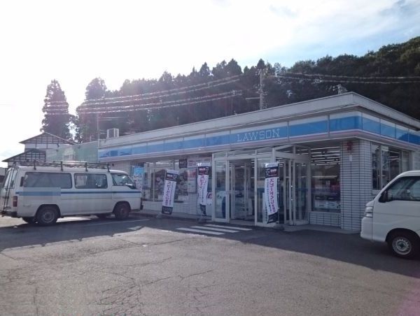 近くのローソン　角館岩瀬店まで400m（徒歩5分）