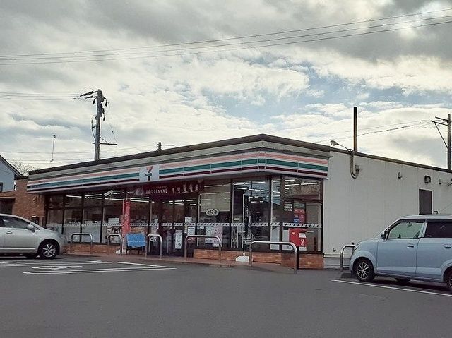 近くのコンビニまで180m（徒歩3分）