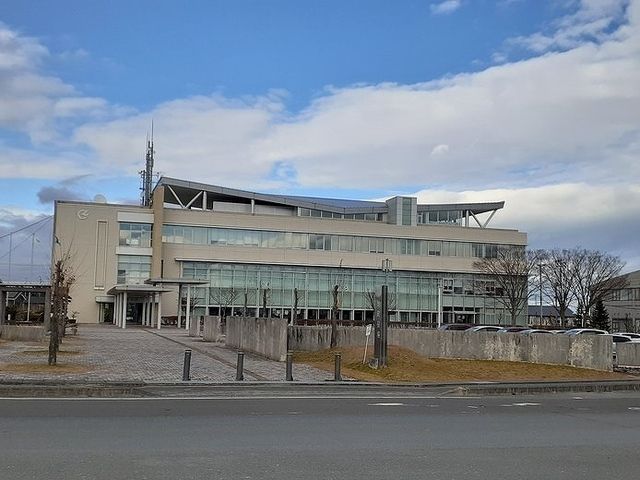 近くの新地町役場まで350m（徒歩5分）