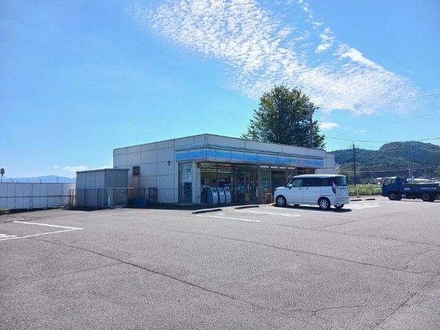 近くのローソン鹿屋郷之原町店まで450m（徒歩6分）