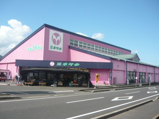 近くのミネサキ西原店まで1,500m（徒歩19分）