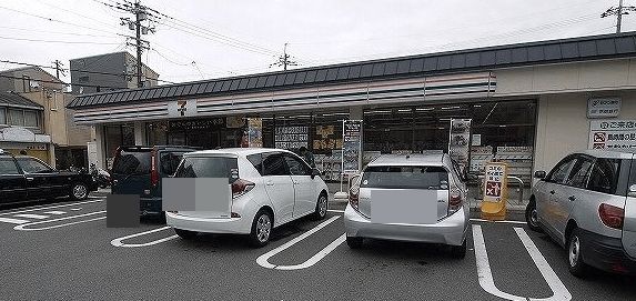 近くのセブンイレブンまで300m(徒歩4分)