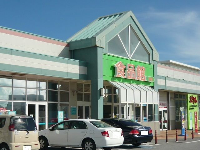 近くのサンエーなかぐすく店まで600m(徒歩8分)