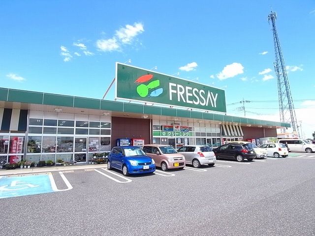 近くのフォリオ大泉店まで1,200m（徒歩15分）