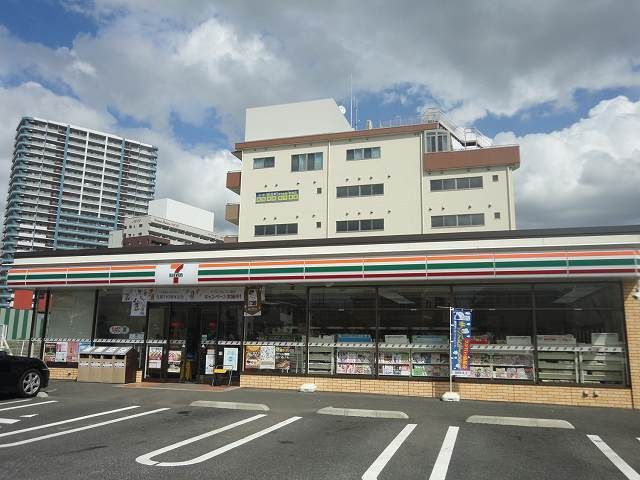 近くのセブンイレブンつくばみどりの店まで1,800m（徒歩23分）