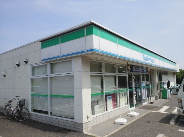 近くのファミリーマート栄安食店まで900m(徒歩12分)
