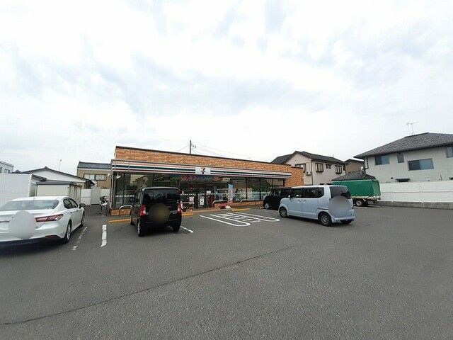 近くのファミリーマート新津荻川店まで350m(徒歩5分)