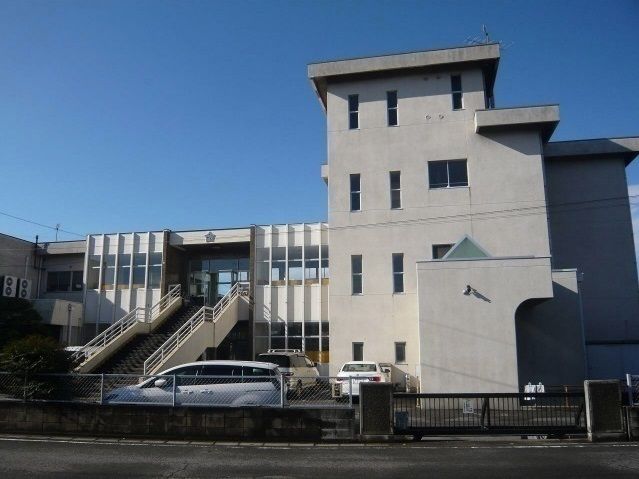近くの大泉町立西小学校まで800m(徒歩10分)