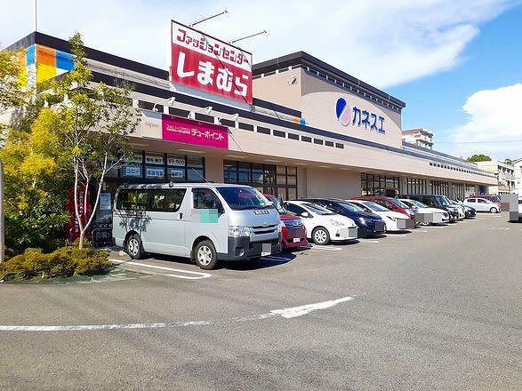 近くのカネスエ　新生店まで700m（徒歩9分）