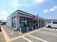 近くのミニストップ綾南町店さんまで400m(徒歩5分)