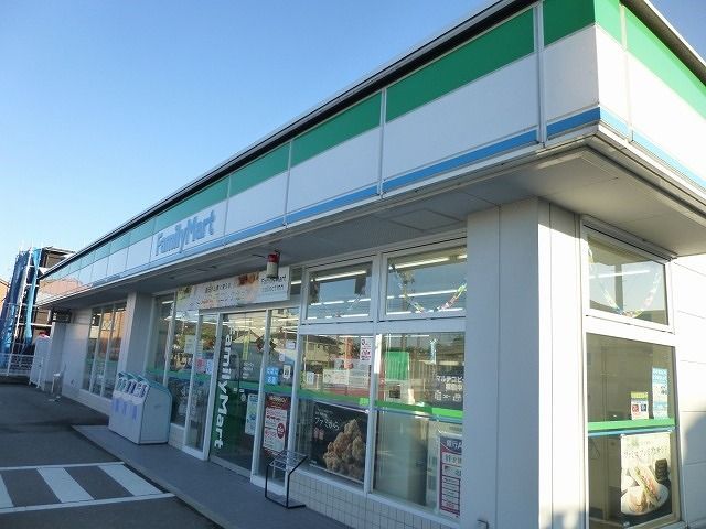 近くのファミリーマートまで400m(徒歩5分)