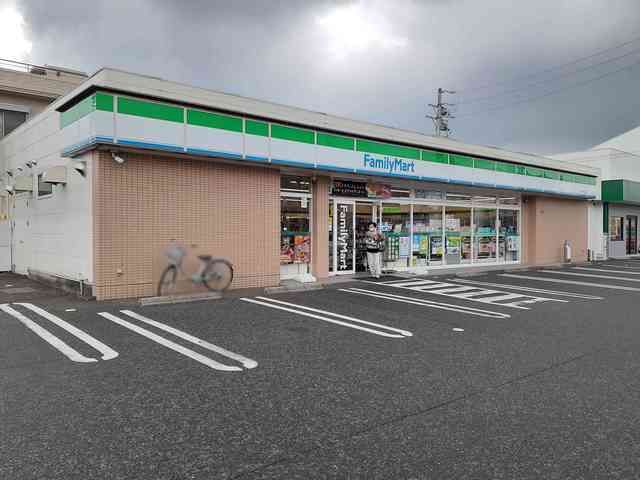 近くのファミリーマート 赤童子店まで420m(徒歩6分)