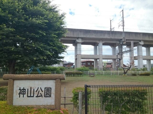 近くの公園まで220m（徒歩3分）