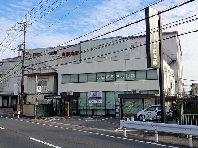 近くの京都中央信用金庫  久御山中央まで400m（徒歩5分）