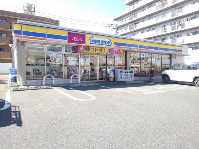 近くのミニストップ博多諸岡店まで290m（徒歩4分）