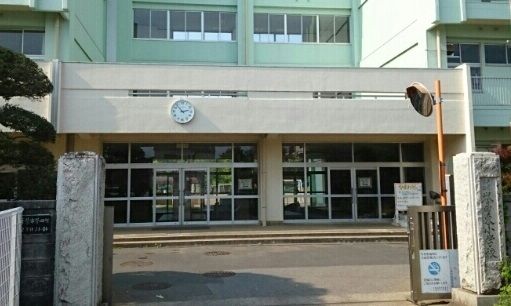 近くの誉田東小学校まで630m(徒歩8分)