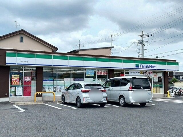 近くのファミリーマート八日市沖野店様まで410m(徒歩6分)