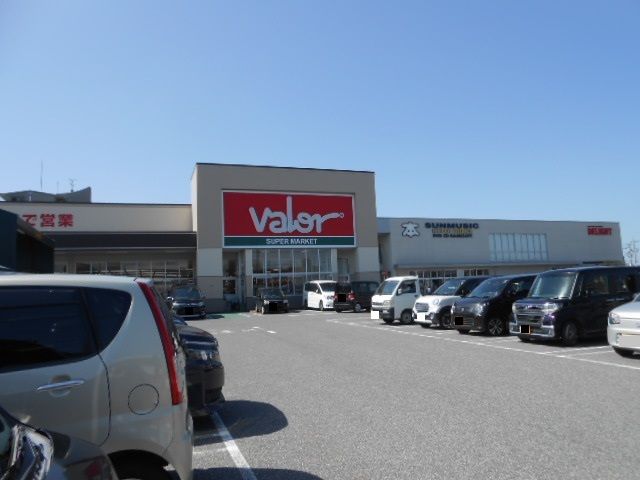 近くのバロー八日市店様まで800m(徒歩10分)