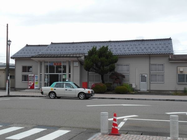 近くの粟津駅まで1,400m（徒歩18分）