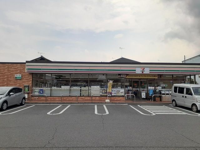 近くのセブンイレブン前橋大渡町店まで500m（徒歩7分）