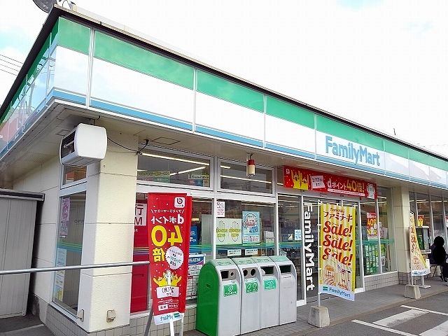 近くのコンビニまで550m（徒歩7分）