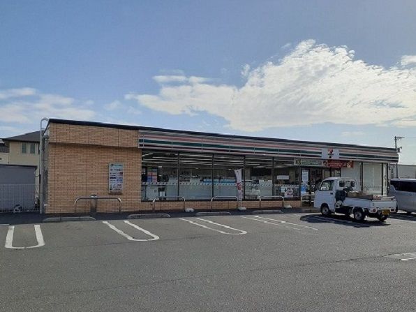 近くのセブンイレブン上東西店まで650m(徒歩9分)
