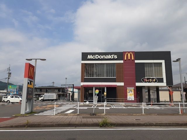 近くのマクドナルド隼人店まで600m（徒歩8分）