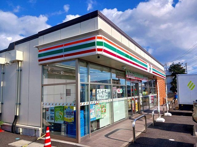 近くのセブンイレブン富士宮小泉店まで700m(徒歩9分)