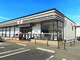 近くのセブンイレブン上里金久保店まで120m（徒歩2分）