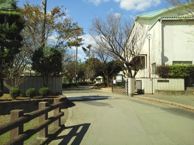 近くの中学校まで550m（徒歩7分）