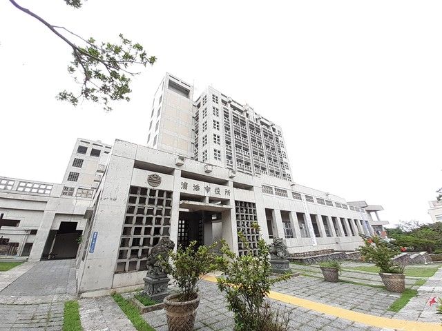 近くの浦添市役所まで1,767m(徒歩23分)