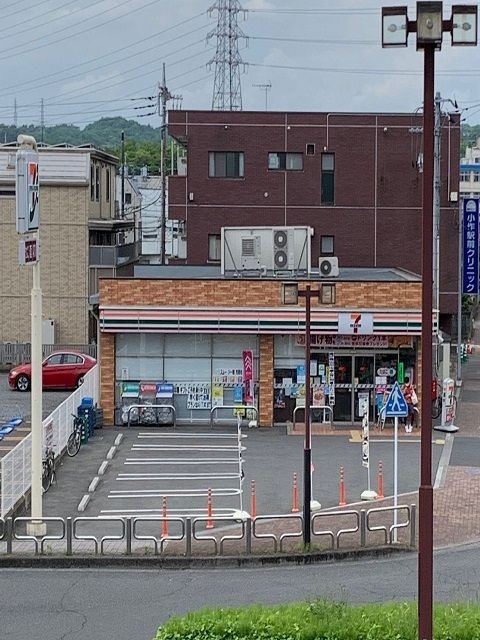 近くのセブンイレブン小作駅西口店まで350m(徒歩5分)