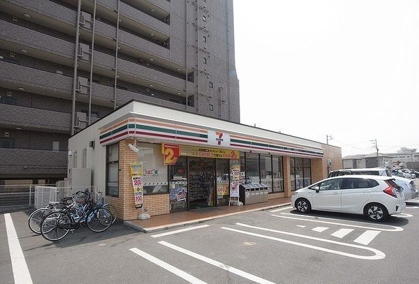 近くのセブンイレブンまで750m（徒歩10分）