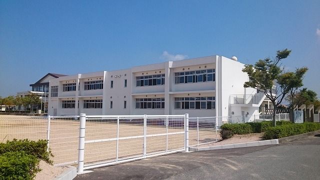 近くの宇部市立黒石小学校まで750m（徒歩10分）